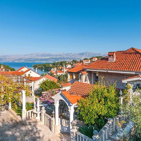 In With House Sea View Splitska