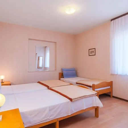 In With House Sea View Apartamento Splitska